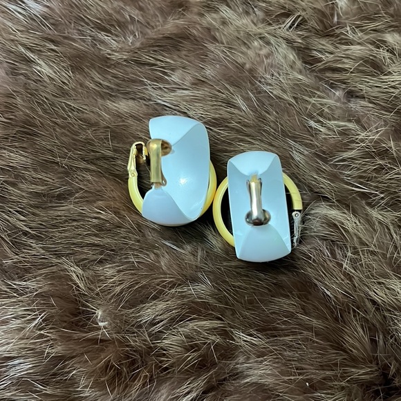 Vintage clip on earrings 🖤 - Picture 5 of 7